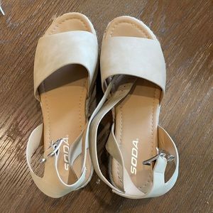 Soda platform sandals
